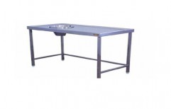 Moping Table by La Decor