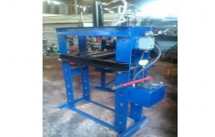 Hydraulic Press Machine by M & R Enterprises