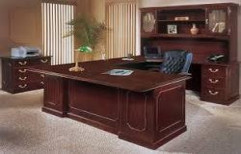 Executive Office Table by Hunar Interior And Decorators