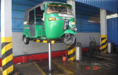 Three Wheeler Washing Jack by Schumak Equipment (India) Private Limited