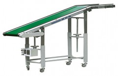 Conveyor Machine by Delux Industries