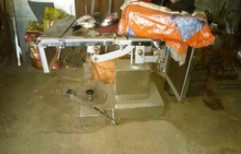 Manual Hydraulic Operation Table by Jagdish Engineering Works