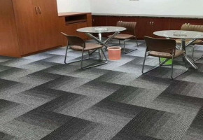 Gray Carpets and Carpets Tiles, Thickness: 6 - 8 mm, Size: Large