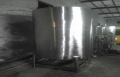 Milk/Dairy Metal SS Water Storage Tank, Model Number: 2000 Ltr, Size: 1200 * 1900