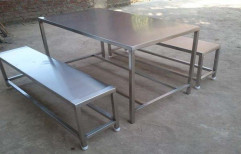 SVI Mirror Finished. Stainless Steel Dining Table Set, For Hotel