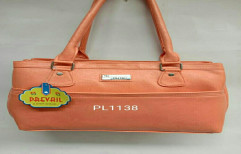 Plain Pu Leather Fancy Ladies Hand Bag, Packaging Type: Packet