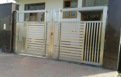 Swing Silver Stainless Steel Main Gate, For Residential