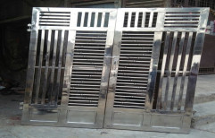Standard Silver Stainless Steel Double Gate, Thickness: 20-25 Mm, Material Grade: Ss 304