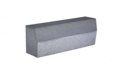 Outdoor Grey Concrete Kerb Stone, Size: 300x200 mm