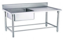 Polished Central Table With Sink Stainless Steel With One Sink, Number Of Sinks: Single, Sink Shape: Rectangular