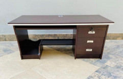 Particle Board Brown Office Computer Table, With Storage